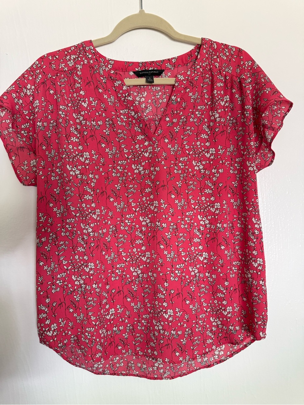 Banana Republic Hot Pink Floral V-Neck Short Sleeve Blouse